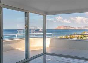Четырехкомнатный пентхаус с панорамным видом на море 