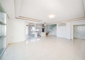 Четырехкомнатный пентхаус с панорамным видом на море 