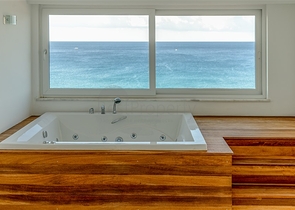 Четырехкомнатный пентхаус с панорамным видом на море 