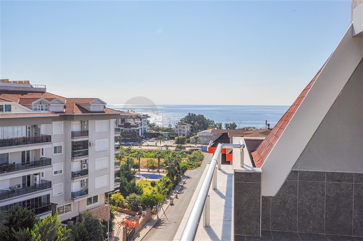 Пентхаус для большой семьи с шикарным видом на море и горы