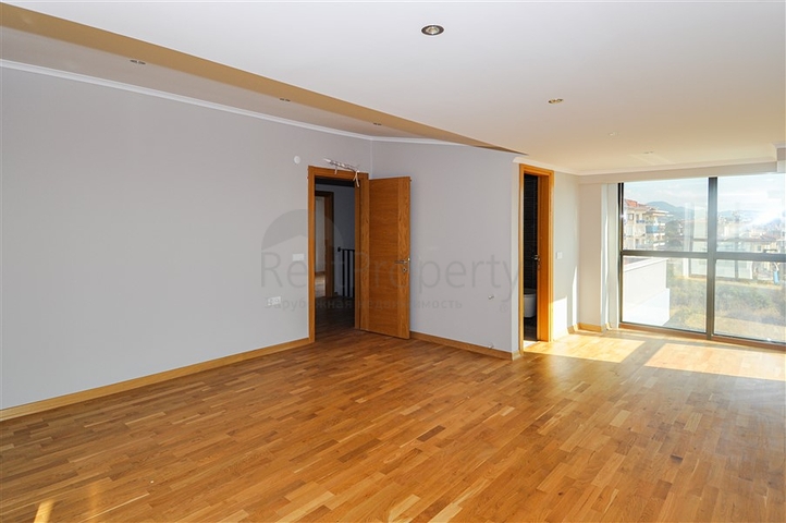 Пентхаус для большой семьи с шикарным видом на море и горы