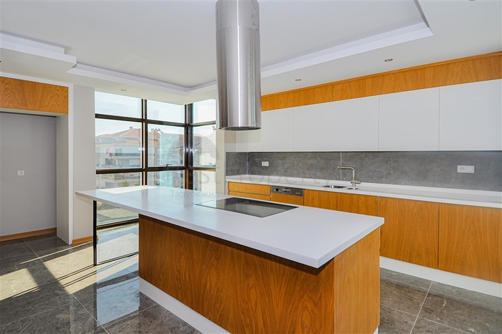 Пентхаус для большой семьи с шикарным видом на море и горы