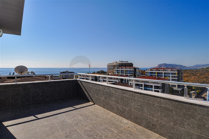 Пентхаус для большой семьи с шикарным видом на море и горы