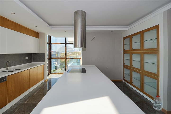 Пентхаус для большой семьи с шикарным видом на море и горы