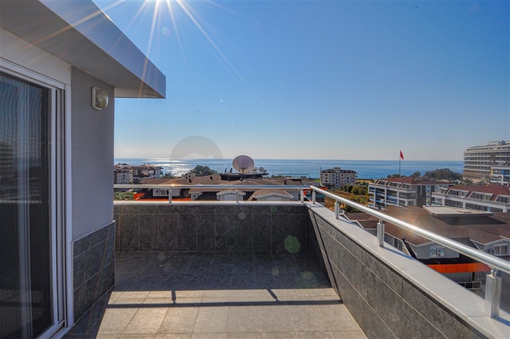 Пентхаус для большой семьи с шикарным видом на море и горы