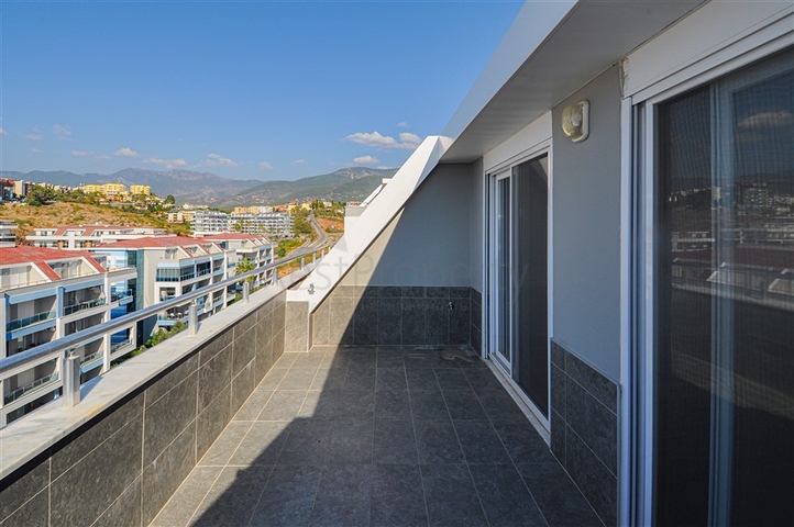 Пентхаус для большой семьи с шикарным видом на море и горы