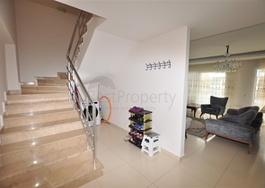 Двухэтажная квартира 2+1 в комплексе с богатой инфраструктурой