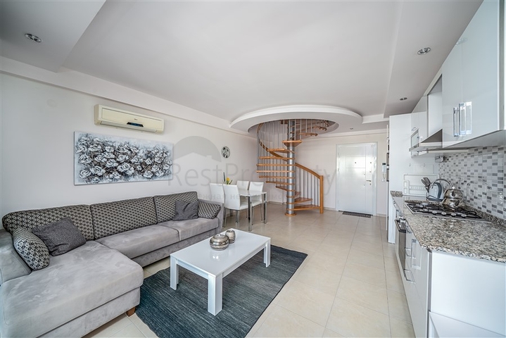 Пентхаус планировкой 2+1 с видом на море в районе Авсаллар 