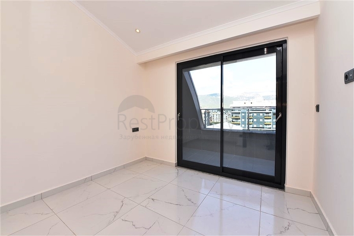 Пентхаус планировкой 2+1 в районе Оба