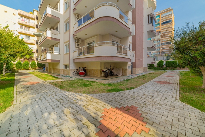 На продажу представлена двухкомнатная квартира в районе Махмутлар