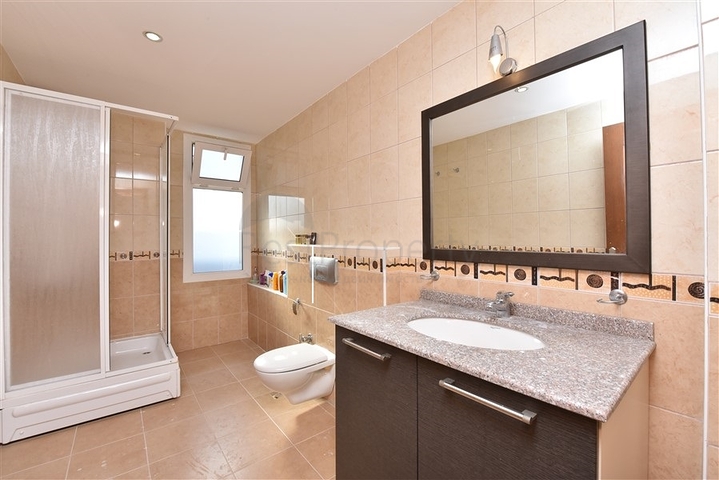 Трехкомнатная квартира в районе Тосмур