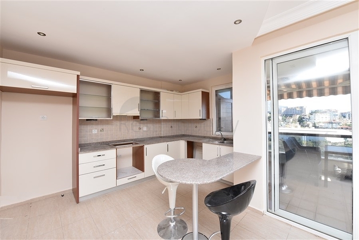 Трехкомнатная квартира в районе Тосмур