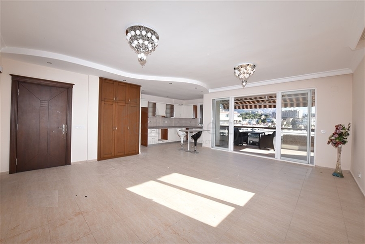 Трехкомнатная квартира в районе Тосмур