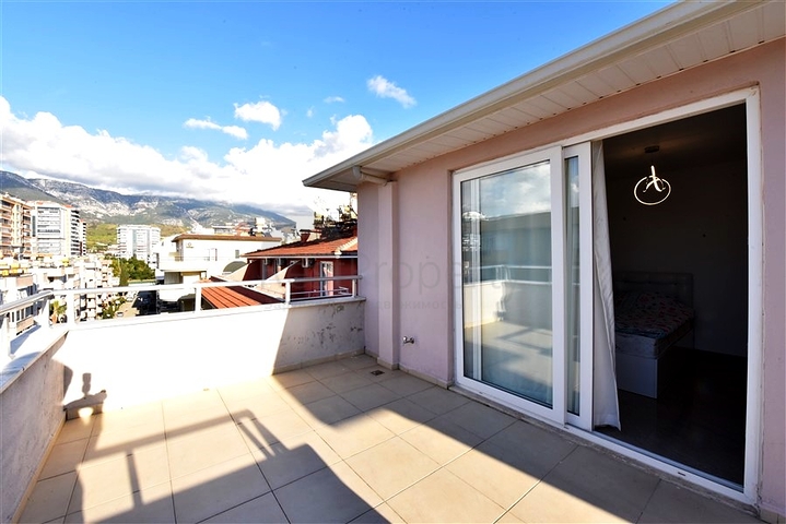 Пентхаус планировки 3+1 в Махмутларе