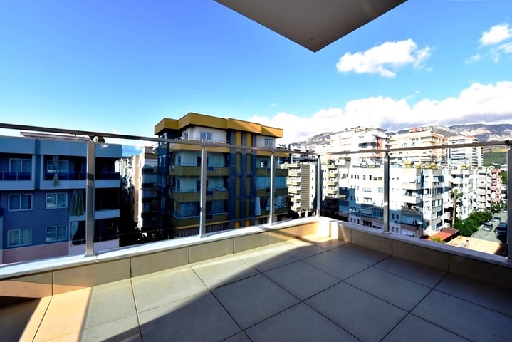 Пентхаус планировки 3+1 в Махмутларе