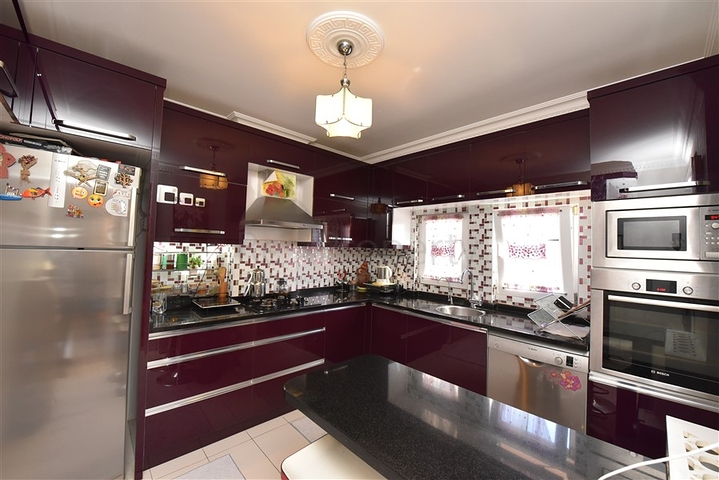 Просторный пентхаус 5+1 с собственной сауной