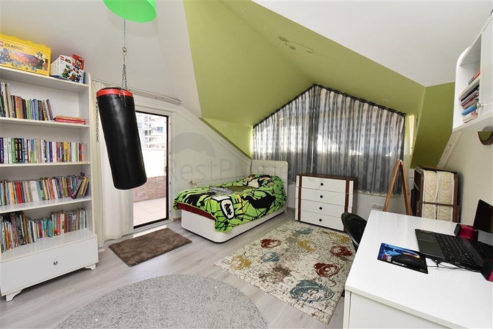 Просторный пентхаус 5+1 с собственной сауной