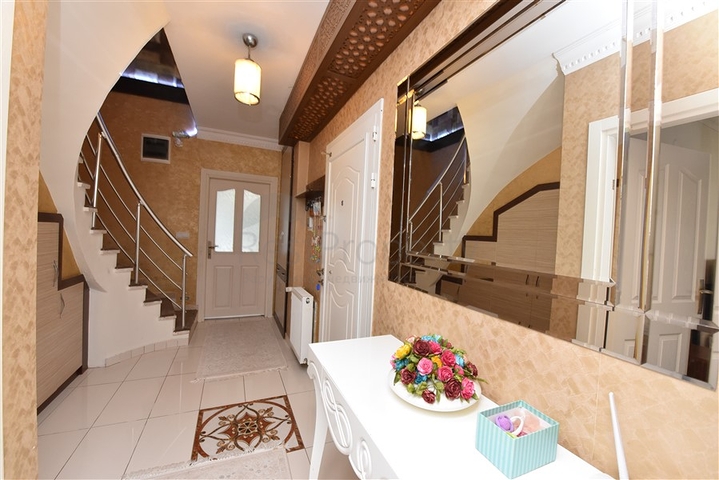 Просторный пентхаус 5+1 с собственной сауной