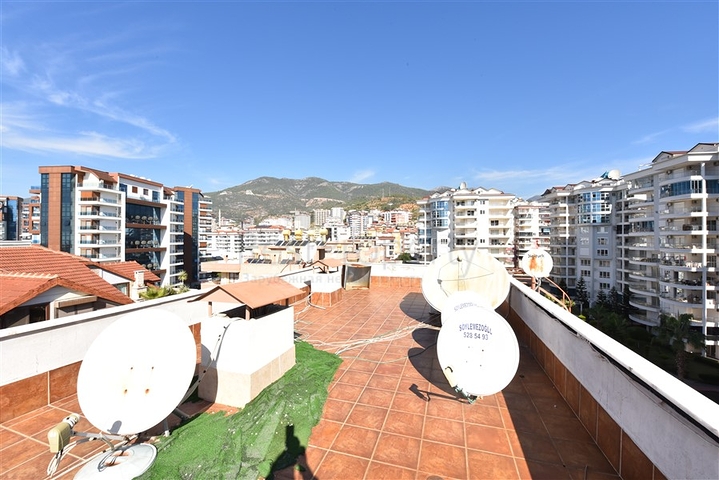 Просторный пентхаус 5+1 с собственной сауной