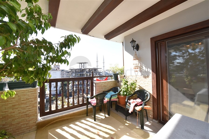 Просторный пентхаус 5+1 с собственной сауной