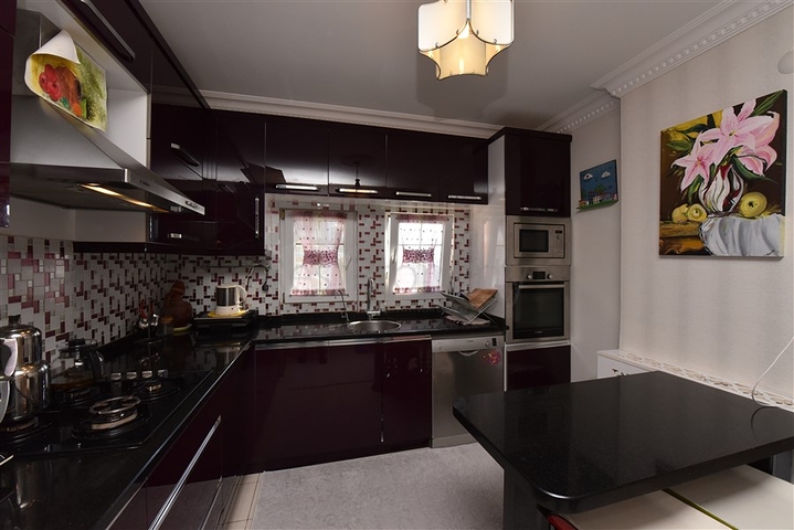 Просторный пентхаус 5+1 с собственной сауной