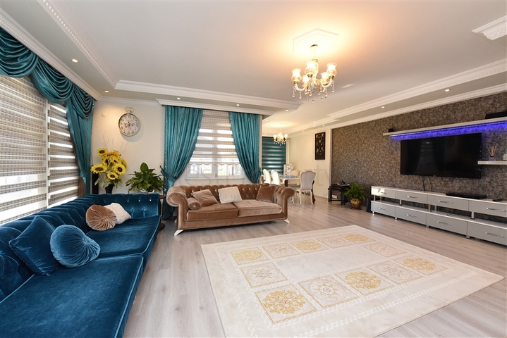 Просторный пентхаус 5+1 с собственной сауной