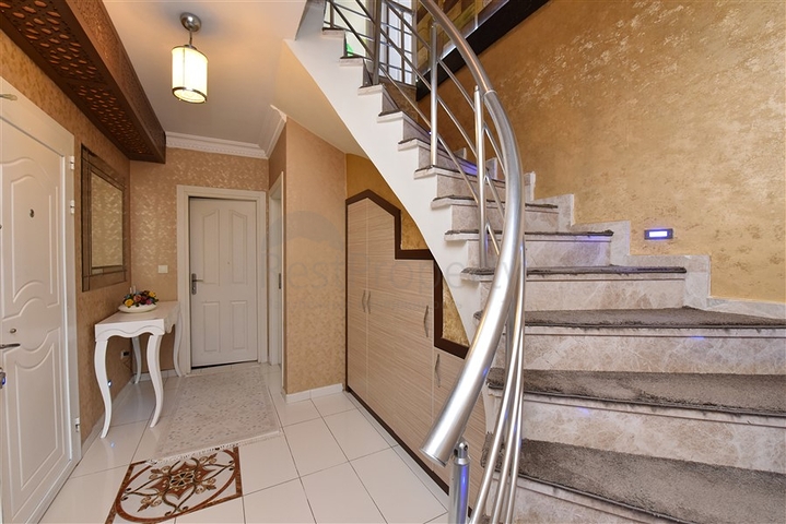 Просторный пентхаус 5+1 с собственной сауной