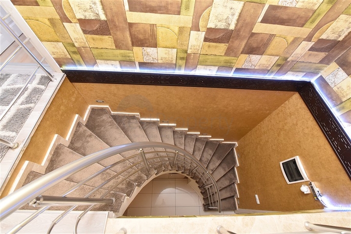 Просторный пентхаус 5+1 с собственной сауной