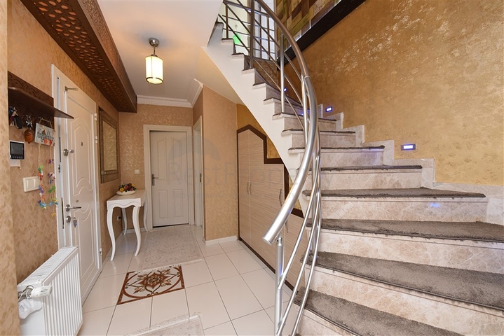 Просторный пентхаус 5+1 с собственной сауной