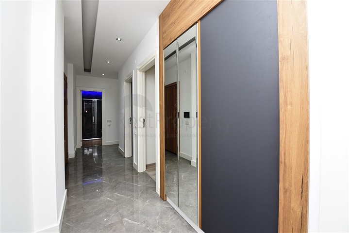 Просторна четырехкомнатная квартира в самом сердце Алании