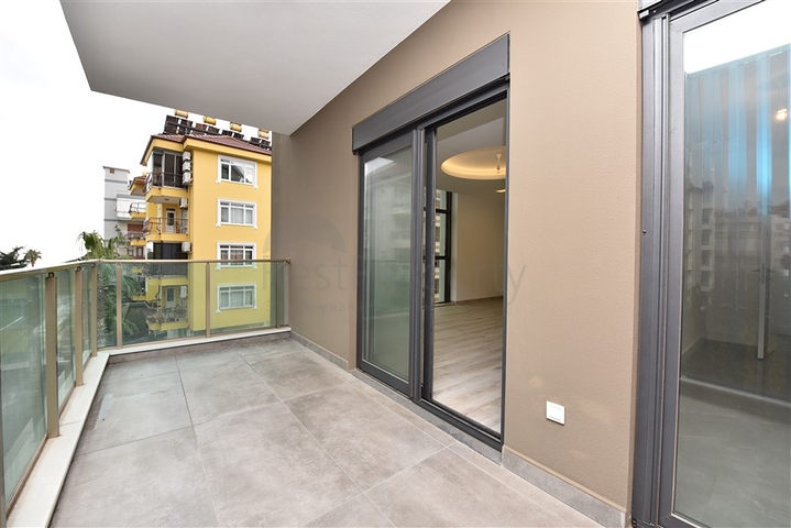 Просторна четырехкомнатная квартира в самом сердце Алании