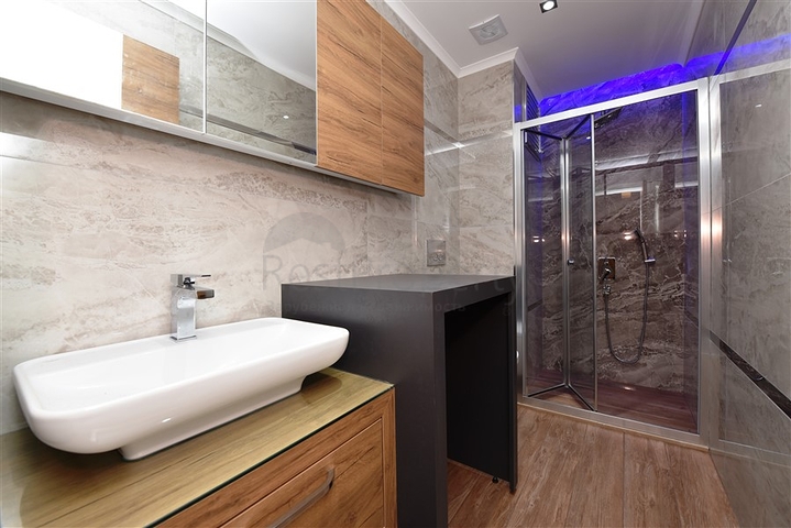 Квартира 3+1 в центре Алании в 150 м от моря в новом современном комплексе 