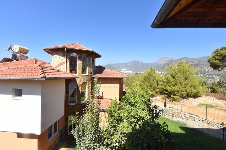 Просторная вилла в районе Оба