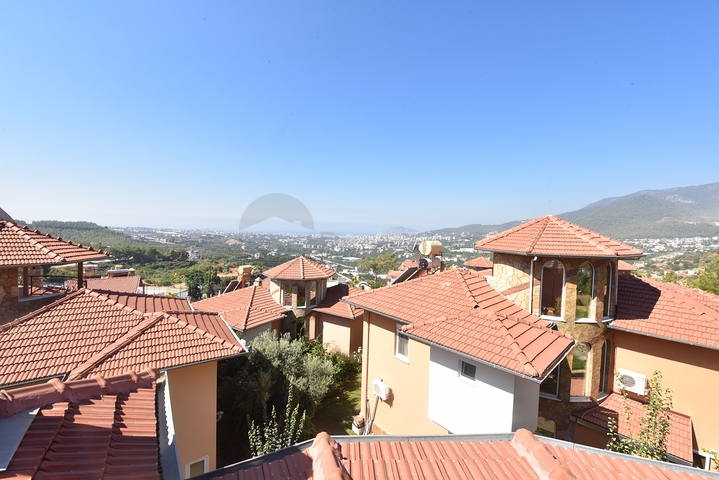 Просторная вилла в районе Оба