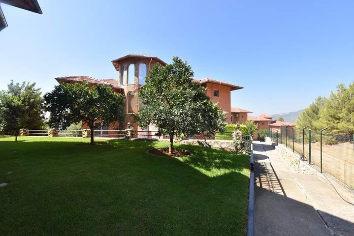 Просторная вилла в районе Оба