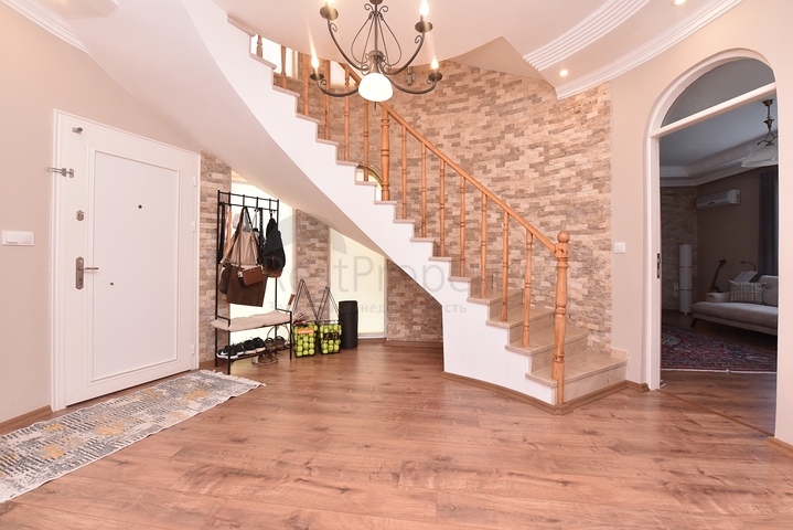 Просторная вилла в районе Оба