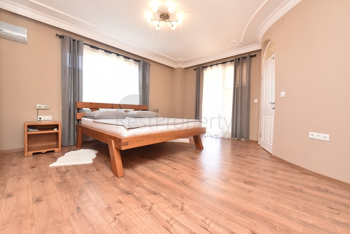 Просторная вилла в районе Оба