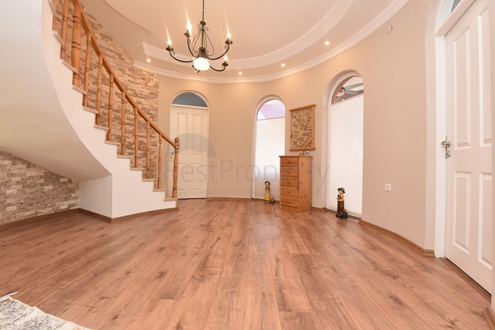 Просторная вилла в районе Оба