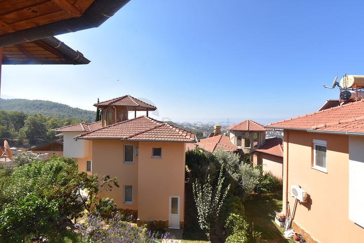 Просторная вилла в районе Оба