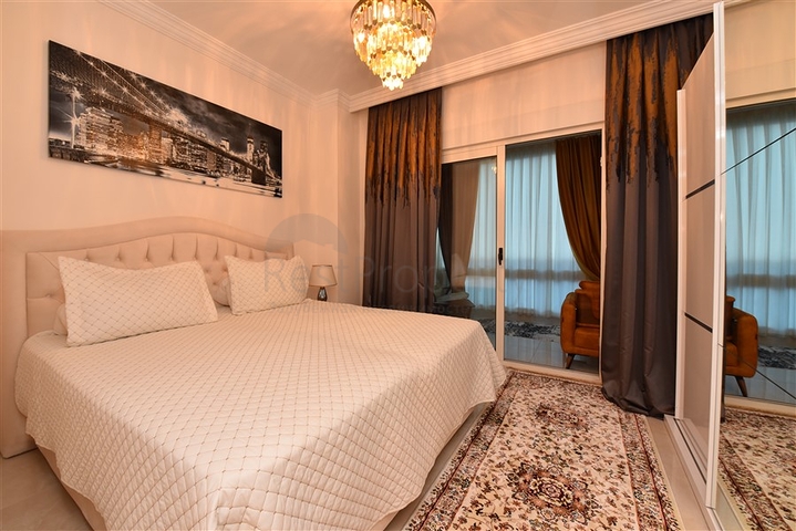 Шикарная трехкомнатная квартира в центре Махмутлара