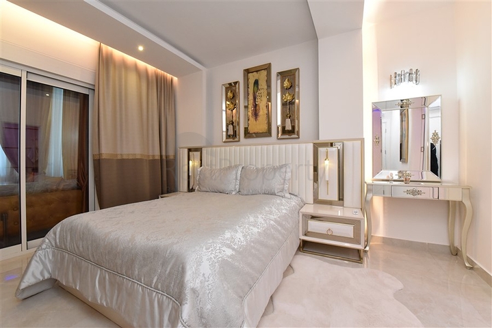 Шикарная трехкомнатная квартира в центре Махмутлара