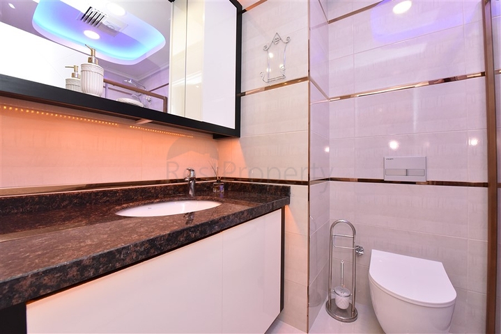 Шикарная трехкомнатная квартира в центре Махмутлара