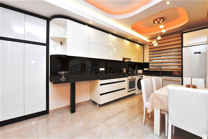 Шикарная трехкомнатная квартира в центре Махмутлара