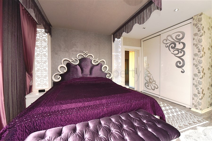 Вилла 5+2 с шикарным видом в центре Алании