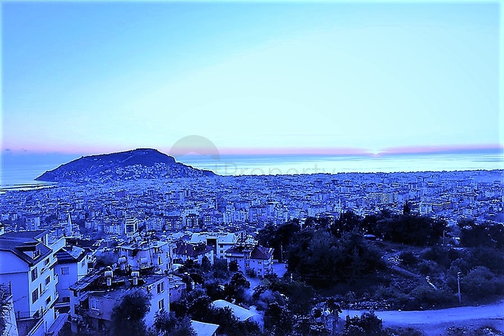 Вилла 5+2 с шикарным видом в центре Алании