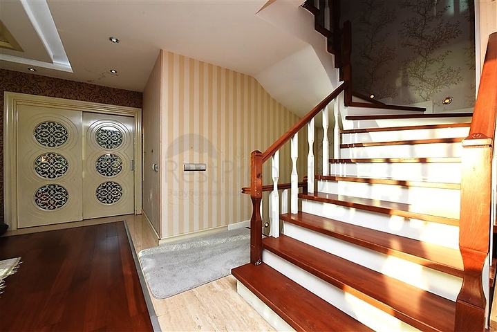 Вилла 5+2 с шикарным видом в центре Алании