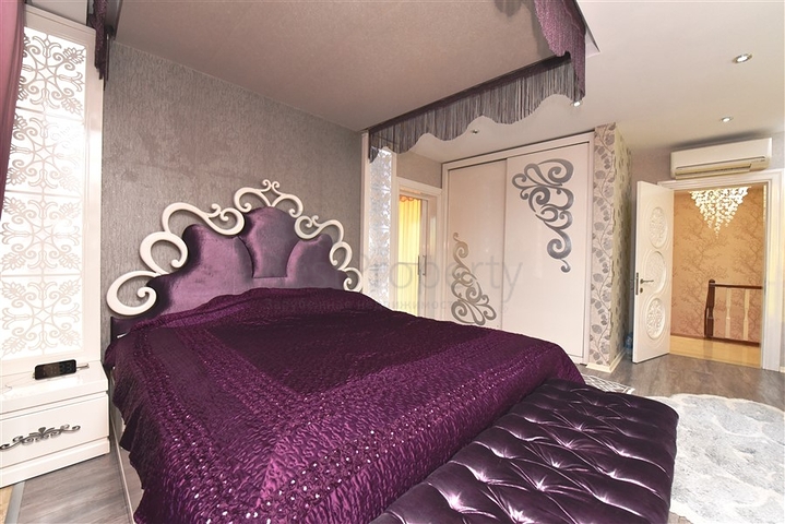 Вилла 5+2 с шикарным видом в центре Алании