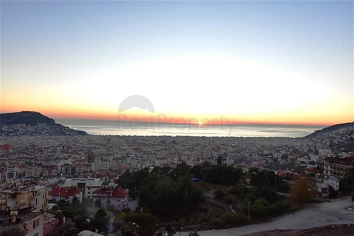 Вилла 5+2 с шикарным видом в центре Алании