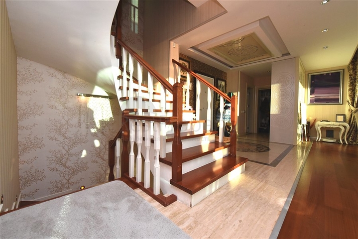 Вилла 5+2 с шикарным видом в центре Алании