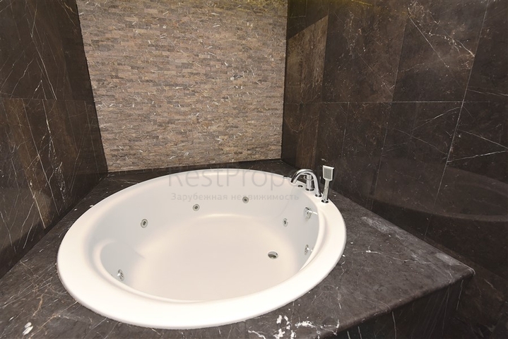 Вилла 5+2 с шикарным видом в центре Алании